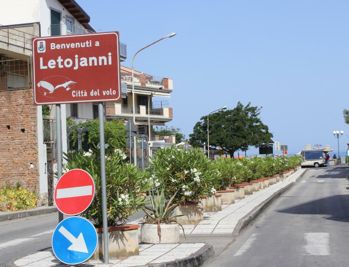 Peter'S House Villa Letojanni Exterior photo